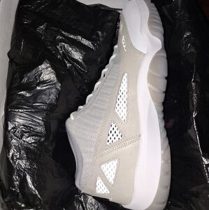 Jordan 11 retro IE "Orewood"